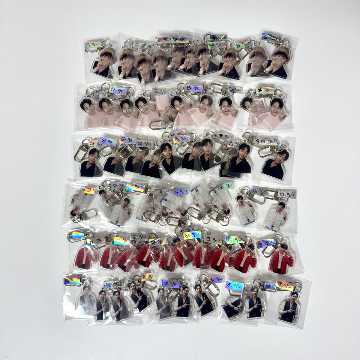 #RT
🍑이창섭 솔로콘서트 <The Wayfarer> 나눔🍑

🩵11/30~12/1 서울콘 양일모두 

🩵하루 30개씩/총 60개
       키링 6종 중 1종 (랜덤)

🩵당일 착장 및 장소는 타래로 올리겠습니다

#이창섭 #창섭솔콘나눔 #TheWayfarer #TheWayfarer나눔