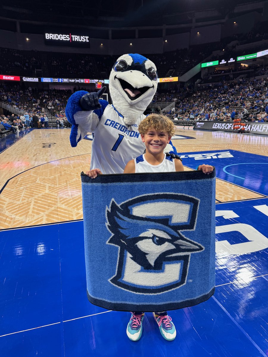 AEF_Academy's tweet photo. Grateful for the opportunity to be a part of something special tonight! @BluejayMBB
#AttitudeEffortFocus 
#CultureIsKey
#MakingMemories https://t.co/CeCpqJ9TUt