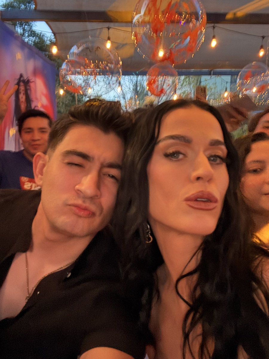 bryaancuevas's tweet photo. 2011 | 2018 | 2024 #Katycat for life @katyperry https://t.co/ZaEIz1Ip8r