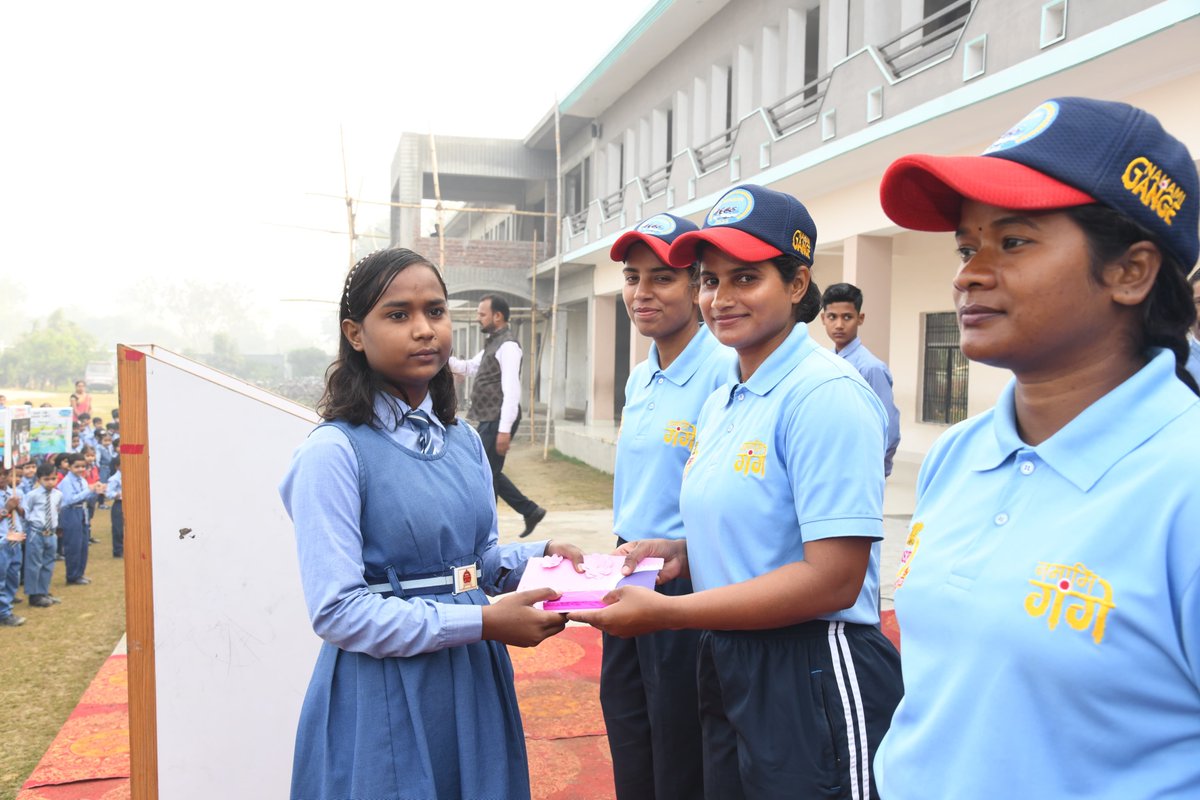 BSF_India's tweet photo. "Empowering Young Minds!"

School children joining hands with BSF-NMCG rafting expedition team, to spread awareness on Women Empowerment & Clean Ganga, through Drawing competitions, Rangoli Competition, Interactive sessions & Pledge-taking ceremonies.

20 brave BSF women are rafting 2,500 km from Gangotri to Ganga Sagar, engaging local communities & youth.
Join the movement!

#WomenEmpowerment 
#CleanGanga
#EmpoweringIndia 
#GangaExpedition