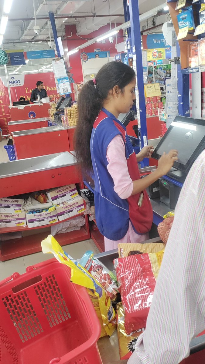 Vikram8vn's tweet photo. @RIL_Updates 
Sir namaste mai reliance smart kishangarh sai hu 
Muje ek bill kai liye 15sai 20 mint wait Krna pdaa.8sai adik cash counter hone k bawjiod ye halat h sir please light on this matter https://t.co/b5Rlt7SQCl