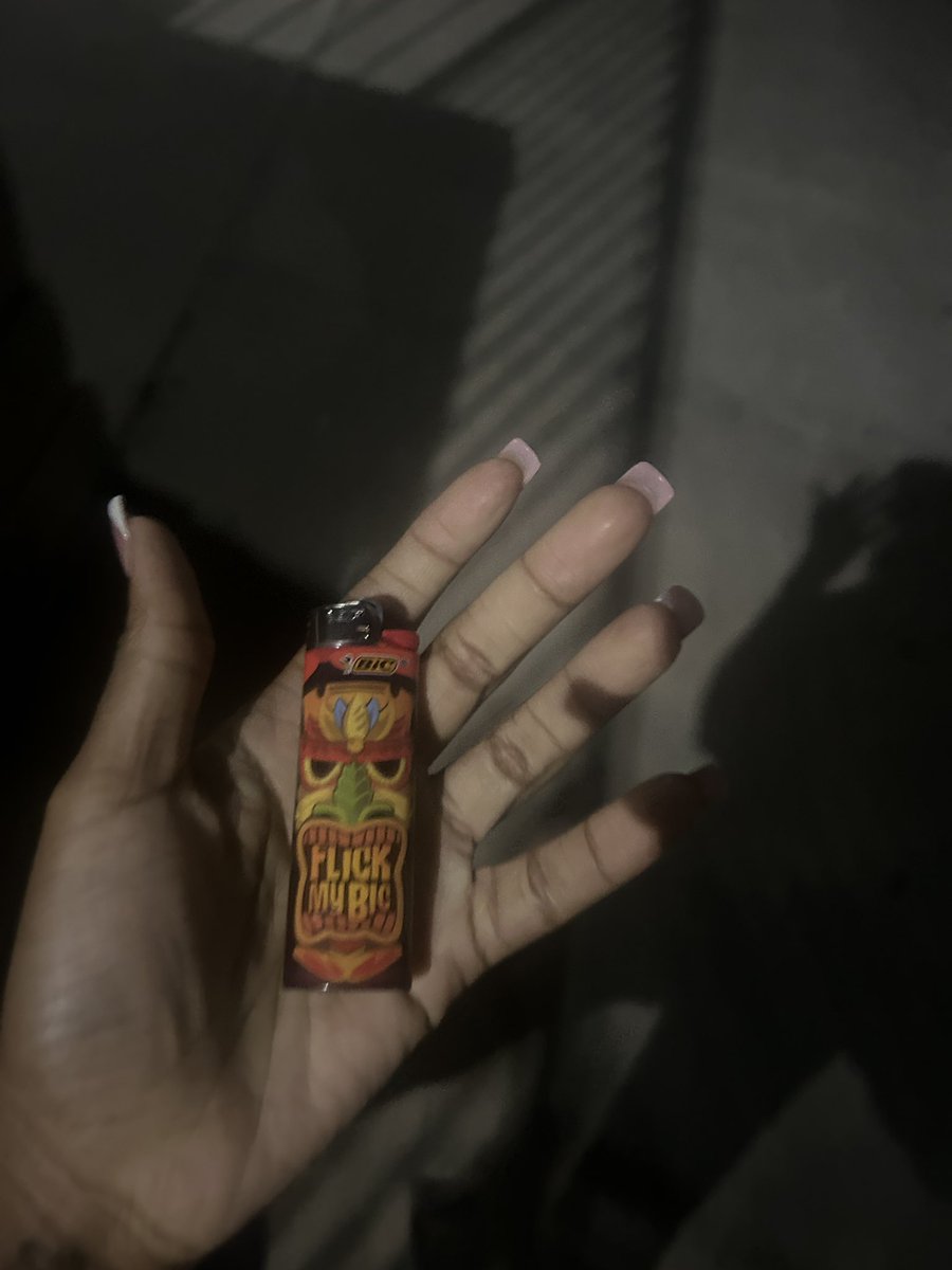 ghizeee's tweet image. Hey thanks for the lighter guys @userrrr5Kizzy @kobebeenlit5 #bucked #consideryourshitstolen #2easy