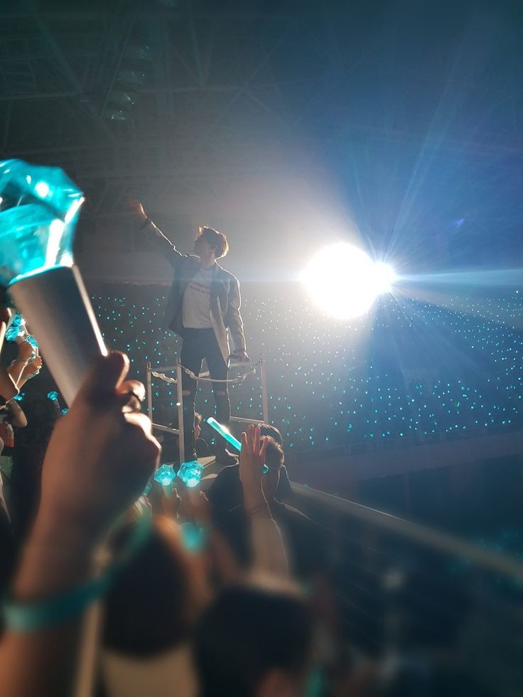 JellyJamJam17's tweet photo. Taemin es un artista con muchos años de trayectoria que lo respaldan 
Es de los Idols más influyentes pertene a un grupo muy querido que es SHINee ✨️
Se merece la @ArenaCdMexico 
#ArenaCDMXForTaemin 
#bancoazteca 
@RicardoBSalinas
@Gsalinaspliego
@ArenaCdMexico 
@SHINee_Mexico https://t.co/DgRy4D2RyB