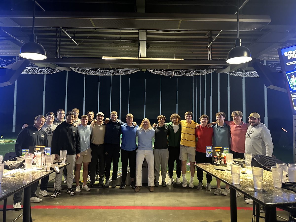 Linebackers took over Top Golf tonight!    #LBC