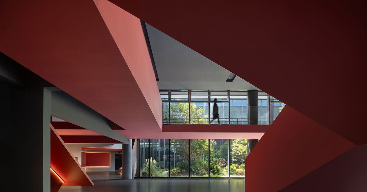 ongriddesign's tweet image. Discover the art of balance in design: Shanghai's Techstorm Exhibition Hall blends Daoist philosophy with sustainable innovation. A masterclass in creating spaces that nurture both mind and environment. #MindfulDesign #SustainableArchitecture #DesignIntelligence