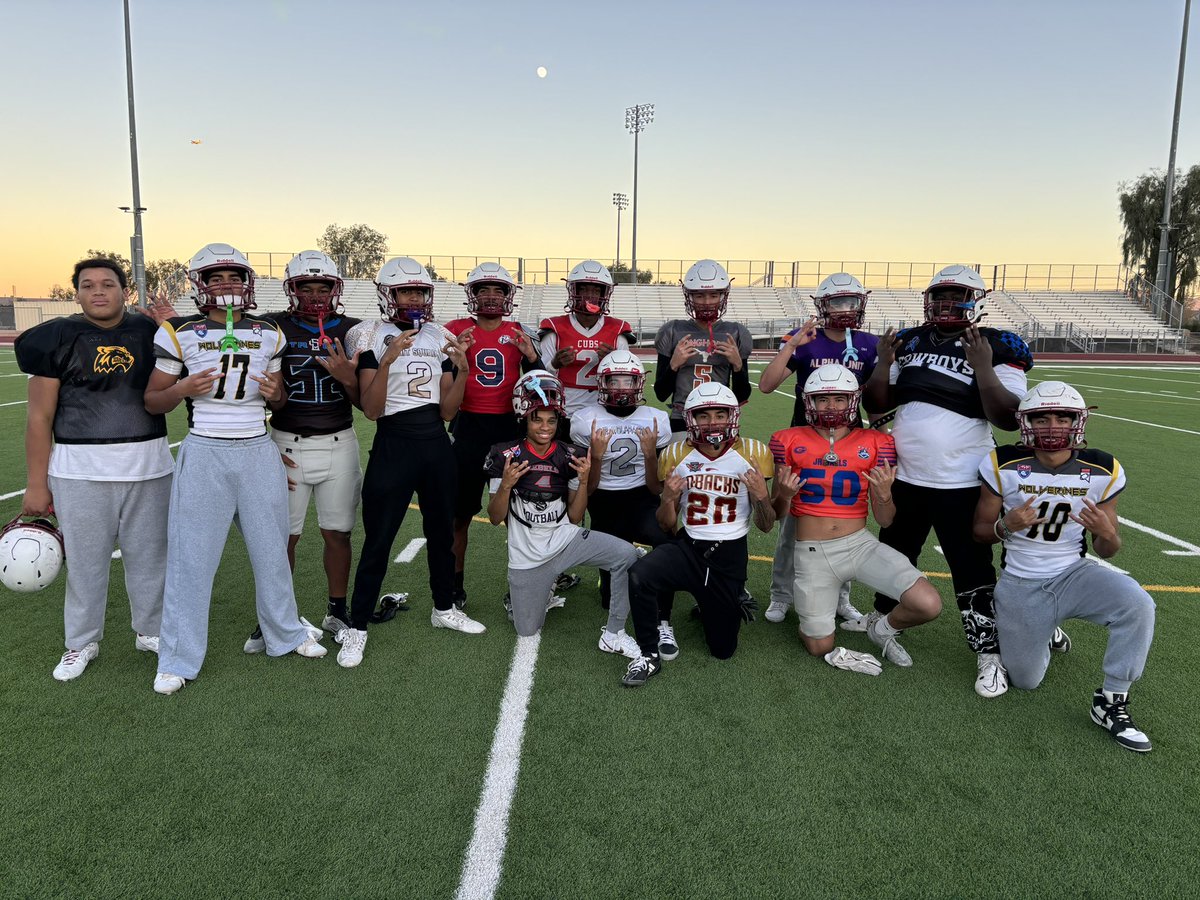 Desert Oasis HS Football (@dohs_football) on Twitter photo Representing area youth football programs today at practice! <a href="/Coach_Rosdahl/">Coach Rosdahl</a> <a href="/DOHSAthletics/">DOHS Athletics</a> #weareDO #RelentlessPursuit Representing area youth football programs today at practice! <a href="/Coach_Rosdahl/">Coach Rosdahl</a> <a href="/DOHSAthletics/">DOHS Athletics</a> #weareDO #RelentlessPursuit