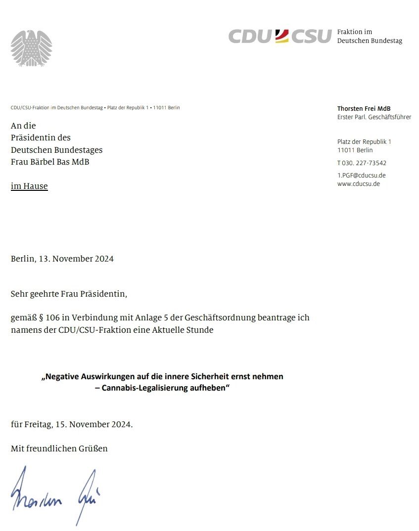 ChrisMKloss's tweet photo. Beweise, dass @cducsubt sehr dumm ist, Teil 5268:

Sie schätzen Cannabis als Gefahr ein.

Wer kennt sie nicht, die ganzen gefährlichen Kiffer, die mordend, plündernd und vergewaltigend durch die Straße ziehen, anstatt lachend zu Hause auf der Couch einen Film zu gucken …? https://t.co/HsSLiSMN6Y