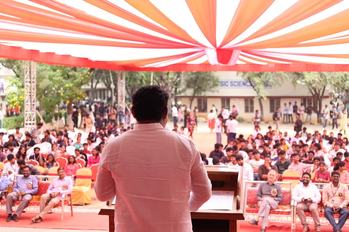 ShivaSenaIYC's tweet image. Participated in National Inter Level Engineering Sports Fest (AARA 2024) organized by Chaitanya Bharti Institute of Technology College.

#sports
#youth
#CBIT