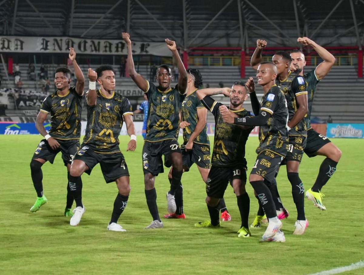 AlexBaqueroS's tweet photo. El sueño del ascenso sigue en pie y cada vez más cerca, gracias @ClubLlanerosFC por esta alegría tan grande para toda nuestra región. https://t.co/AeuyR3akxU