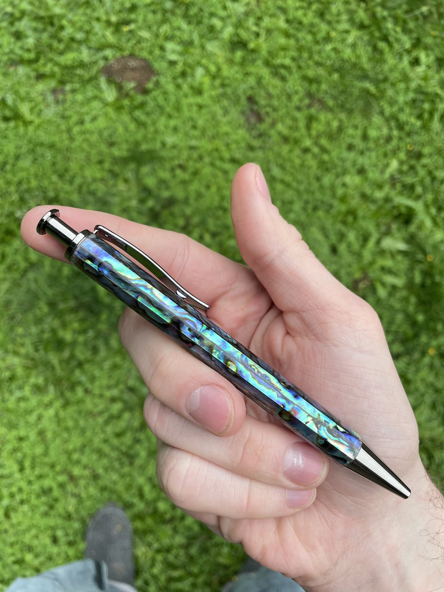 PenmakerX's tweet image. Abalone shell cast under clear resin on a black titanium plated long clicker. 
#abalone #custom #art #pen
#2a