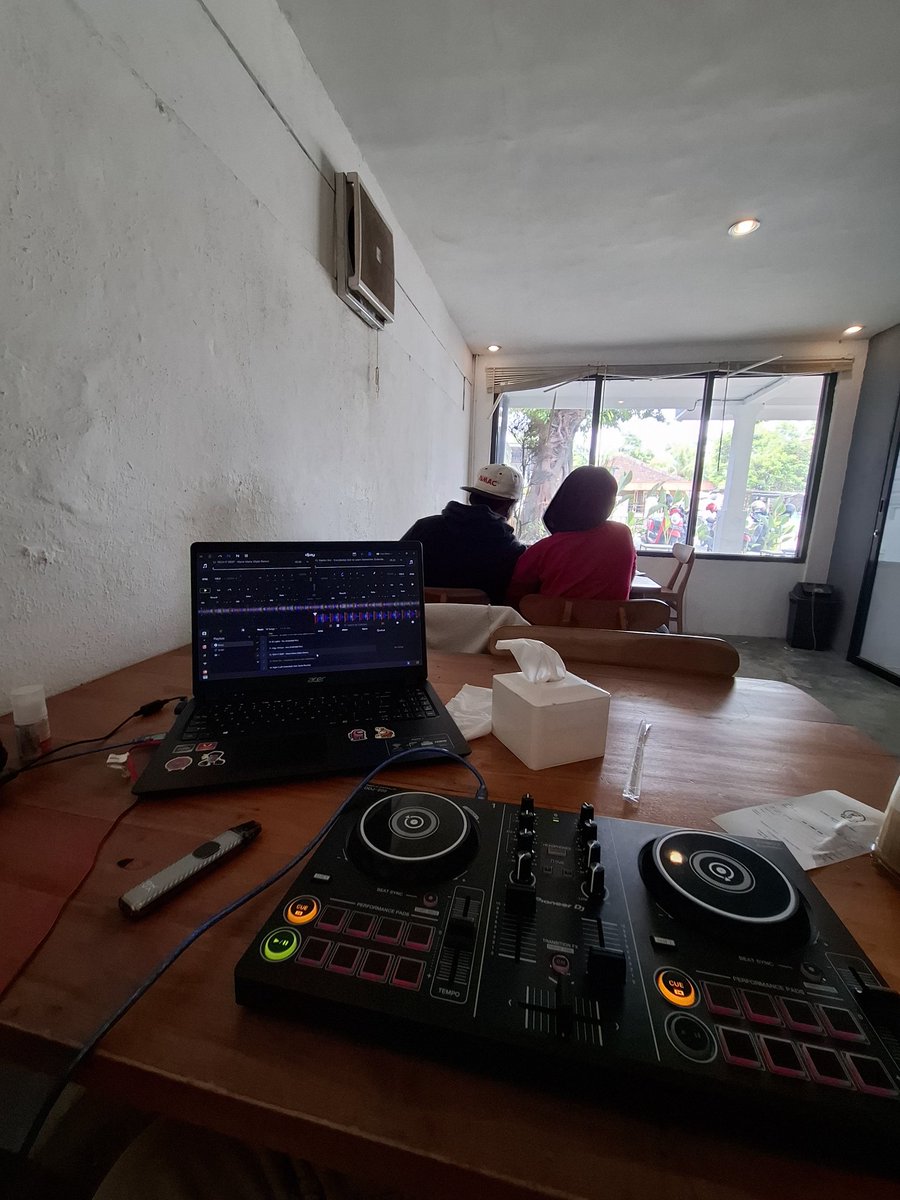 bettercallmavl's tweet photo. DJ Set with The Nopal and The Nurul https://t.co/OHJlXbFxuc