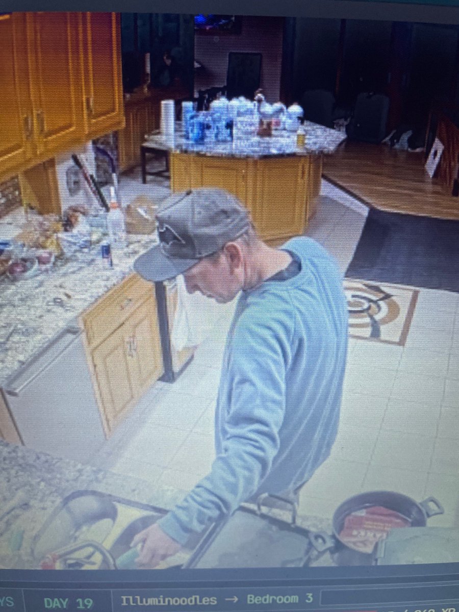 basedmike2's tweet photo. Jeff is gaining Jobe-like motion

 #fishtanklive
#Janitor
#cleantank https://t.co/MtjtdEMPh2