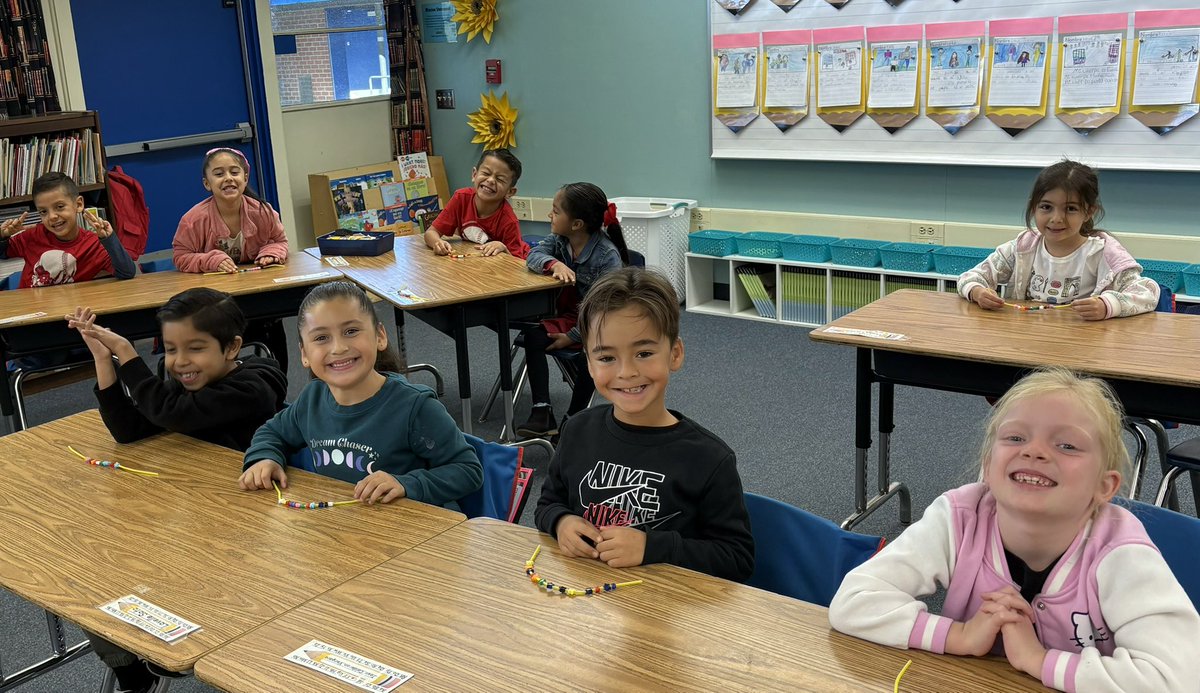 Celebrating World Kindness Day with Ms. Contreras and Jimenez! 💙 Our first graders made friendship bracelets and shared affirmations with their classmates, spreading kindness and smiles all around! 🌟 So proud of these little hearts learning the power of kindness.