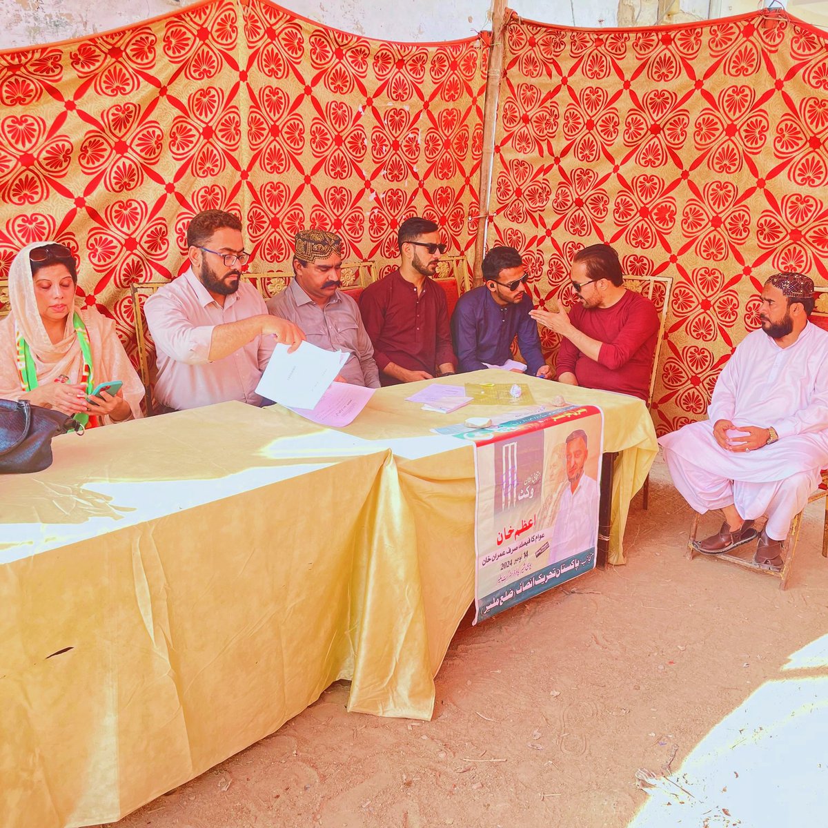 PTIYW_Karachi's tweet photo. ضمنی بلدیاتی الیکشن ڈے

شیر پاوؔ یوسی سات وارڈ چار کے مخلتف کیمپوں میں صدر انصاف یوتھ ونگ کراچی احسان خٹک کا سیکرٹری اطلاعات کراچی عدنان خان کے ہمراہ آمد

جہاں کیمپوں میں انتظامات کا جائزہ لیا گیا۔

#UC07 #ward04 #azam_khan https://t.co/U8650iaiSd