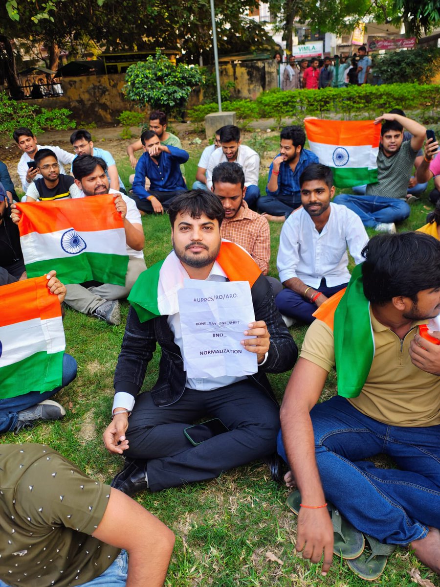 Suyashrajsingh0's tweet image. #UPPSC_No_Normalization
#Onedayoneshift
 छात्र एकता जिंदाबाद यूपीपीसीएस एकता जिंदाबाद🥳
कपूरथला में पार्क में और ध्येय आई एस  के पास में दोनों जगह भीड़ इकट्ठा हो रही है जिसको जहां पर सहूलियत हो वहां पर प्रदर्शन में भाग ले सकता है!