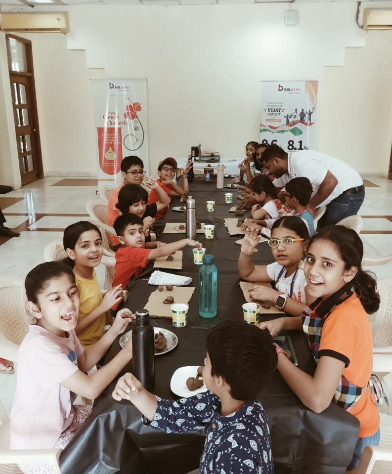 2812Dr's tweet photo. A great bundle of joy to Learn from Kids. No baggage of the past ,no mulling over Future. May we provide the best ambience for our kids to Flower. #Children's day # 14thNov https://t.co/bgndmV7wiS