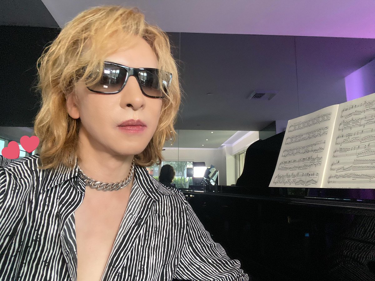 曲が、メロディーが、いつも雨のように頭の中に降る続けてる。
特に夜はそれが止まらなくて、眠れない。😭

#YOSHIKI