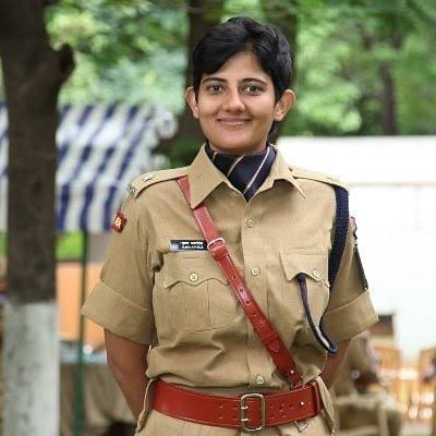 jpsin1's tweet photo. मुझे जिंदगी में संघर्ष करके आगे बड़े व्यक्ति हमेशा अच्छे लगते हैं चाहे वह किसी भी मजहब के हो

 अब आप सोचिए कि जिन परिस्थितियों में जीवन में संघर्ष करके 4 साल की उम्र में अपने पिता को खो कर खेतों में मजदूरी करके आईपीएस बनी इलमा अफरोज को रातों-रात अपनी मां के साथ अचानक एक कांग्रेसी विधायक के धमकी और अत्याचार की वजह से ड्यूटी और प्रदेश छोड़कर भागना पड़ा है 

और यदि यह घटना किसी बीजेपी शासित राज्य में होती और किसी मुस्लिम महिला आईपीएस अधिकारी को इन्हीं परिस्थितियों में अचानक भागना पड़ता तो आज न्यूयॉर्क टाइम्स वॉशिंगटन पोस्ट अल जजीरा बीबीसी से लेकर पूरा सेकुलर सूअर छाती कूट सामूहिक रुदाली करते

 सियारों  की तरह आसमान की तरफ मुंह उठाकर अपने बाप के मरने का सामुहिक विलाप करते 

लेकिन क्योंकि एक मुस्लिम महिला आईपीएस को कांग्रेस शासित राज्य हिमाचल प्रदेश में कांग्रेस के विधायक की धमकी की वजह से भागना पड़ा है इसीलिए रुदाली गैंग इस पर चुप है

 इलमा अफरोज ने एक कांग्रेस के विधायक की पत्नी की गाड़ी की चेकिंग किया था उसके बाद विधायक  इन्हें लगातार  धमकी दिया उसके बाद से यह अपनी सुरक्षा के लिए रातों-रात अपनी मां के साथ हिमाचल प्रदेश छोड़कर अपने पैतृक गांव उत्तर प्रदेश आ गई 

लड़की हूं लड़ सकती हूं का नारा देने वाली प्रियंका वाड्रा चुप है