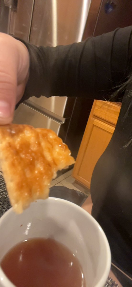 KATTTIII2's tweet photo. she gt biscuits n tea. https://t.co/307zYCfjZI