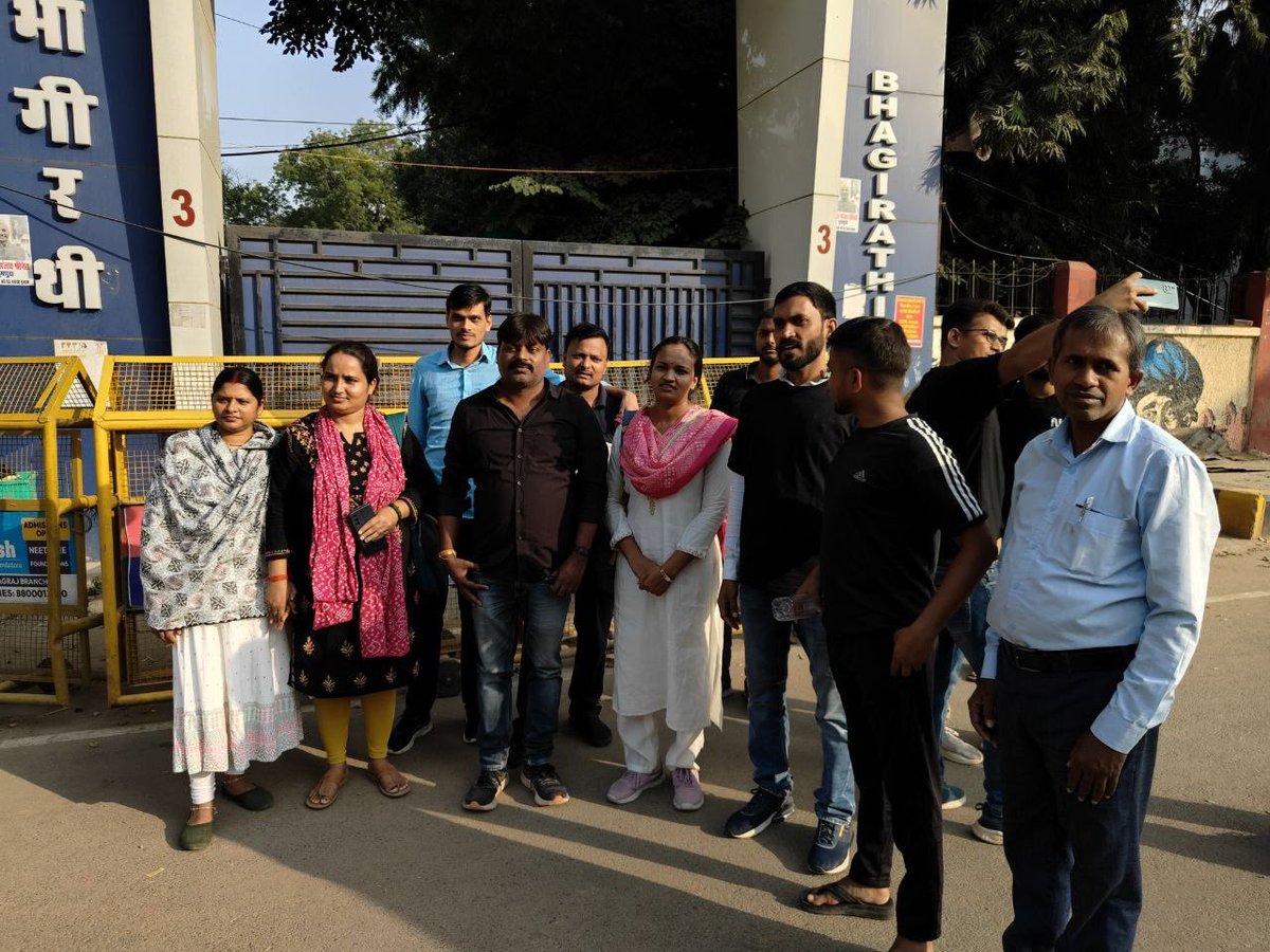 KaushalSingh333's tweet photo. #NO_NORMALIZATION_UPPSC
प्रतियोगियों को हालात व सरकार बदलनी पड़ेगी 
justice for aspirants @myogiadityanath @UPGovt @priyankagandhi https://t.co/i5GCXBXn8y