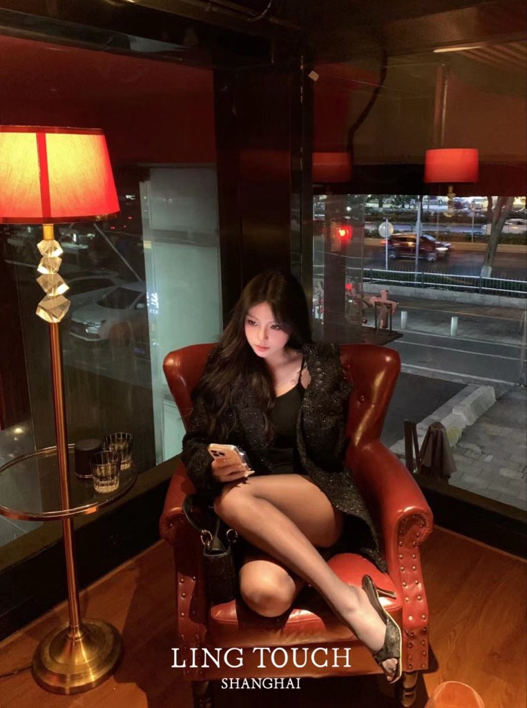 盈透丰润，散发情浓醉意
秋日亦有的性感态度

#绫「凝脂™」3D无缝款
直达选购📮https://t.co/R6iBnSYvlA

#LingTouch #绫丝袜 #绫 #绫天猫旗舰店 #丝袜 #丝袜控 #パンスト #ストッキング https://t.co/11h0koIRxa