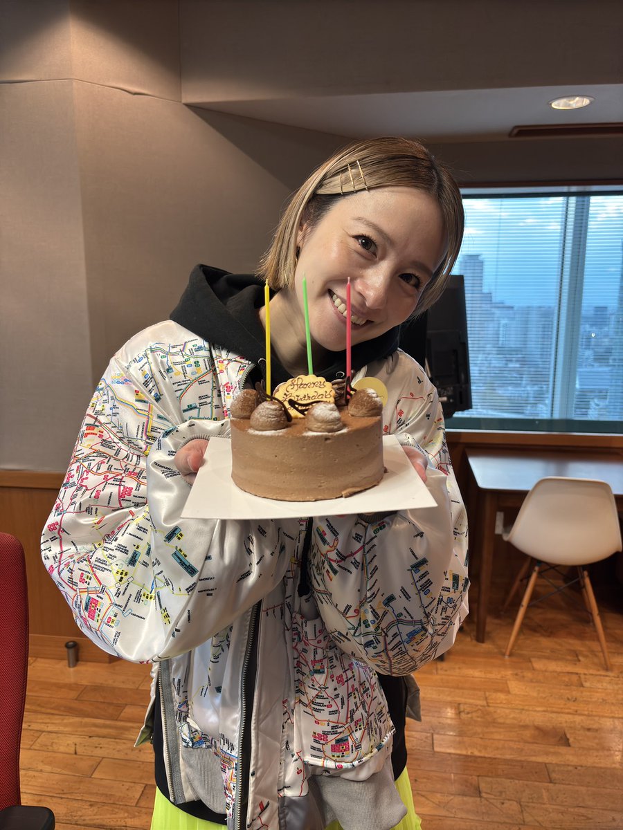 massmaru_mbs's tweet image. 昨日放送の #ますまるらじお は、音楽プロデューサーの #ヒロイズム さんにお越しいただきました！

普段はLAに住んでいるヒロイズムさんが、#NEWS のライブの為に帰国したところを増田さんがキャッチ🤍

来週もご出演いただきます！

🎧#radiko
radiko.jp/share/?t=20241…

#増田貴久
#MBSラジオ