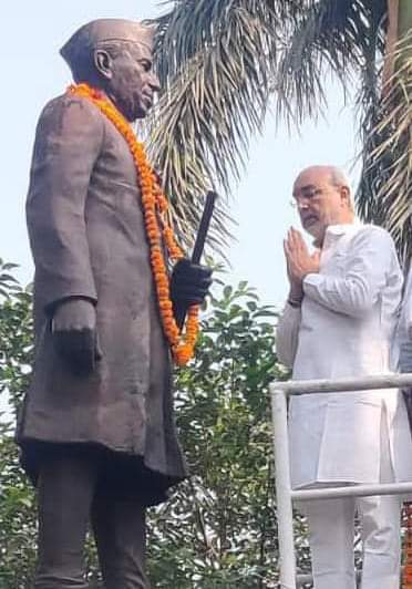 Drdevendra_inc's tweet photo. नेहरू का राष्ट्र के प्रति समर्पण और उनके आधुनिक दृष्टिकोण ने देश को प्रगति की ओर अग्रसर करने में मदद की..    – सरदार पटेल

महान स्वतंत्रता सेनानी आधुनिक भारत के निर्माता देश के प्रथम प्रधानमंत्री पंडित जवाहरलाल नेहरू की जन्मजयंती पर कोटि कोटि नमन https://t.co/UHXme6FUCy
