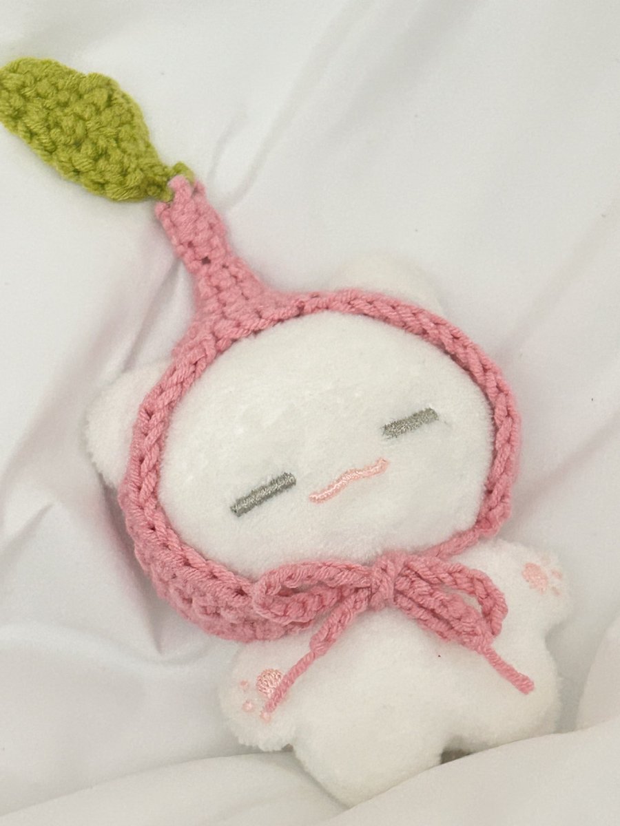 귀엽죠
녹두님이 떠주신 피크민 뜨개에요 너무 귀엽죠,,,,,,,,,,,,
받자마자 엄마힌테 자랑했어요🥺
<a href="/_ooooo_b/">녹두</a>