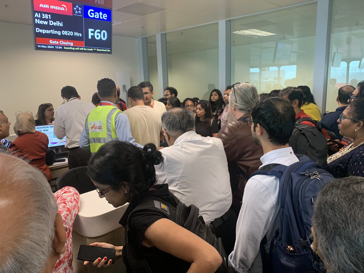 LaDittaLimited's tweet image. Absolutely chaotic situ continues on @airindia #ai381 No announcement no info- passengers crowding around counter some getting re booked some getting hotels but those us of us patiently waiting for information ignored - no update no info #pleasedowhatyousayyouwilldo #waiting
