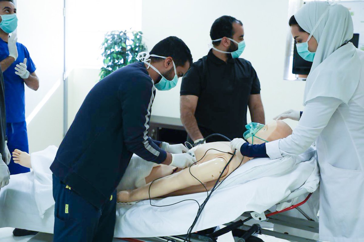 KFMC_RIYADH's tweet photo. في #مدينة_الملك_فهد_الطبية، يقدم برنامج “مسعف عناية حرجة” المعتمد من  @SchsOrg فرصة تدريبية متخصصة في الرعاية الحرجة للمسعفين، مما يسهم في تمكينهم من التعامل بكفاءة مع الحالات الطارئة الحرجة قبل الوصول إلى المستشفى

#تجمع_الرياض_الصحي_الثاني https://t.co/Z9qA6ecrAE