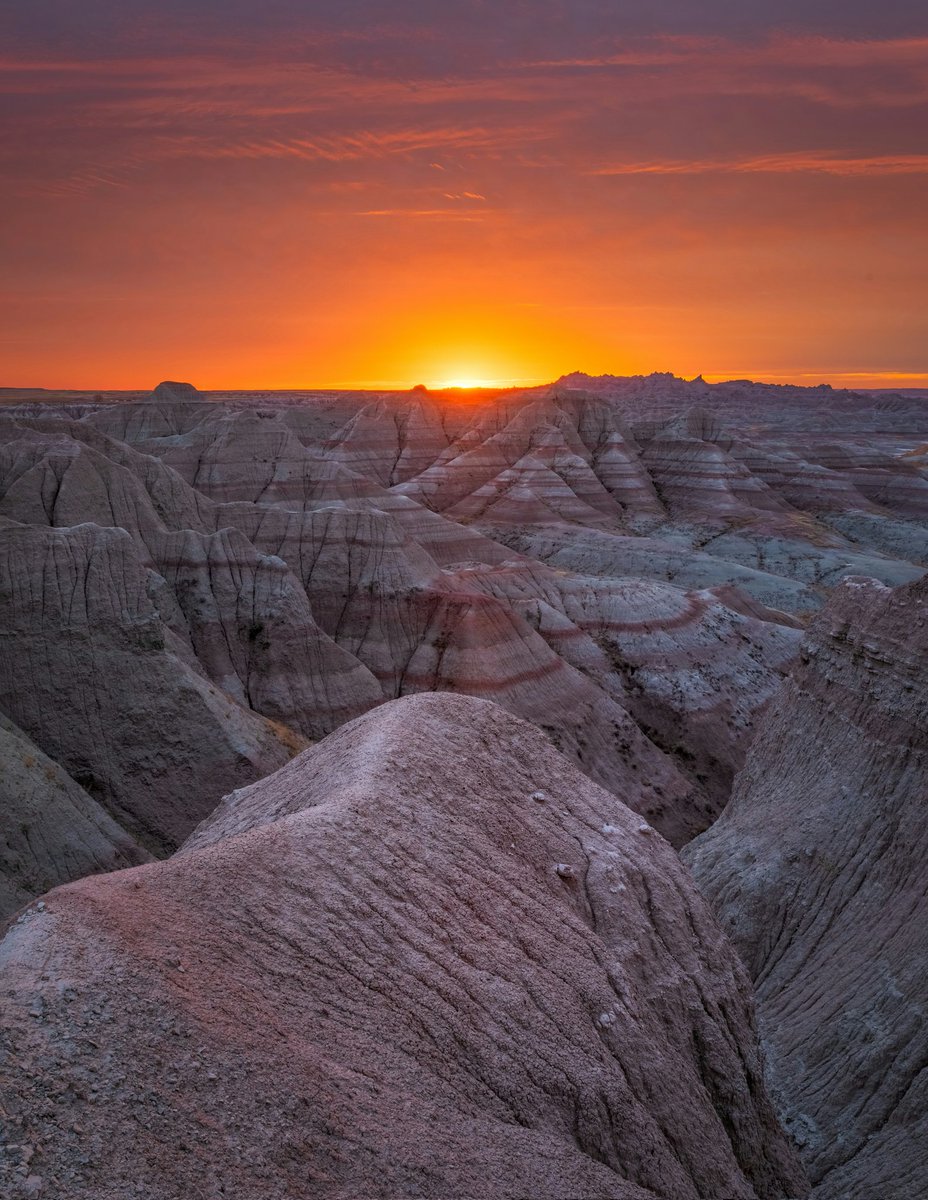 ufohotsauce's tweet photo. Badlands National Park, South Dakota. Photo by Dave Hoefler. 

#photooftheday #picoftheday #landscapephotography #landscapephotos #travelphotography #naturephotography #naturepics #rvlife #rvliving #rvlifestyle #rvtravel #vanlife #vanlifers #vanlifer #vanlifestyle #vanliving https://t.co/k37H8x16sL