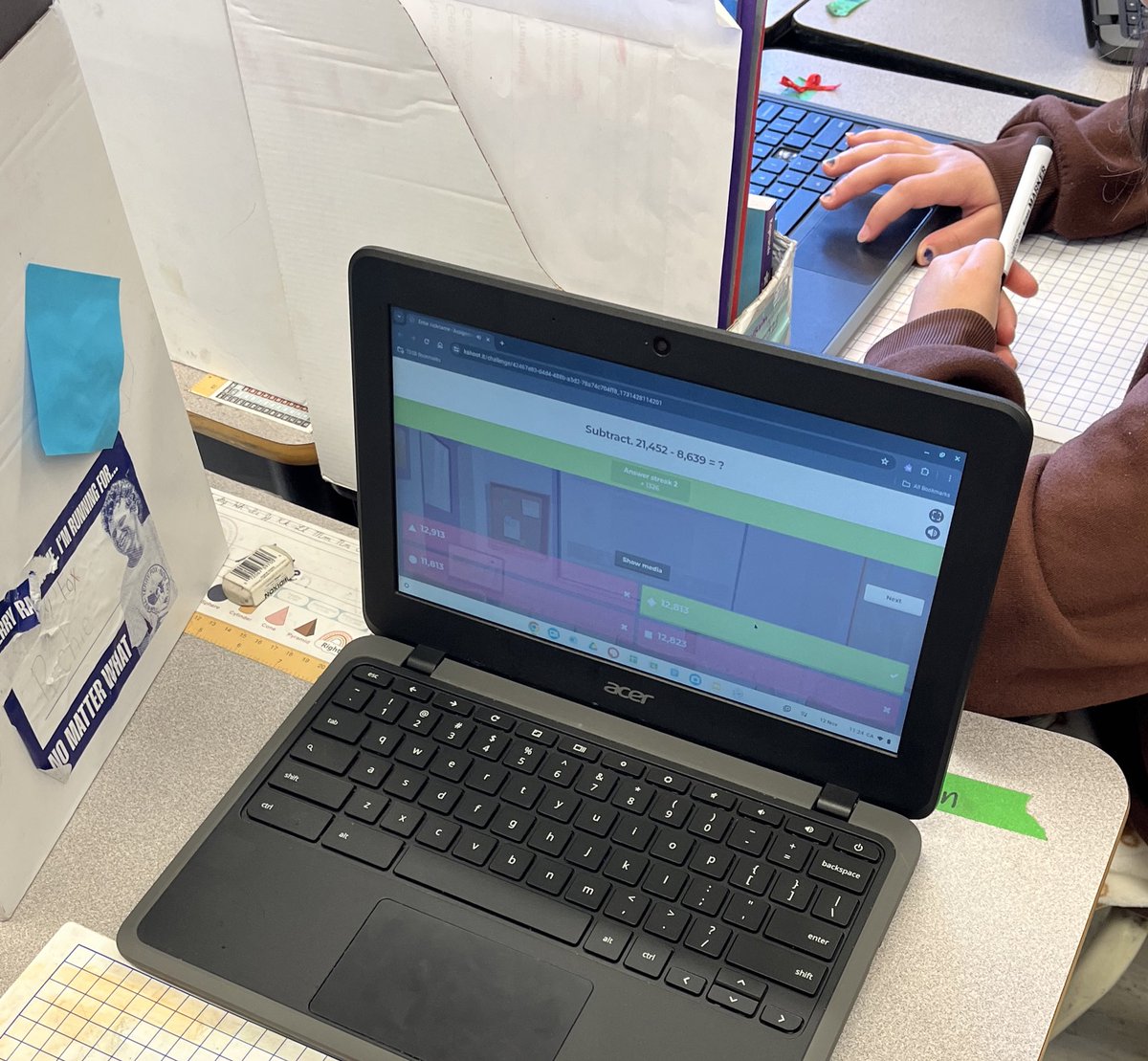 KhristineSomai's tweet image. Ss are using wipebooks to work collaboratively during math. Also, Ss are engaged in math games 🎲  #Wipebook #Kahoot