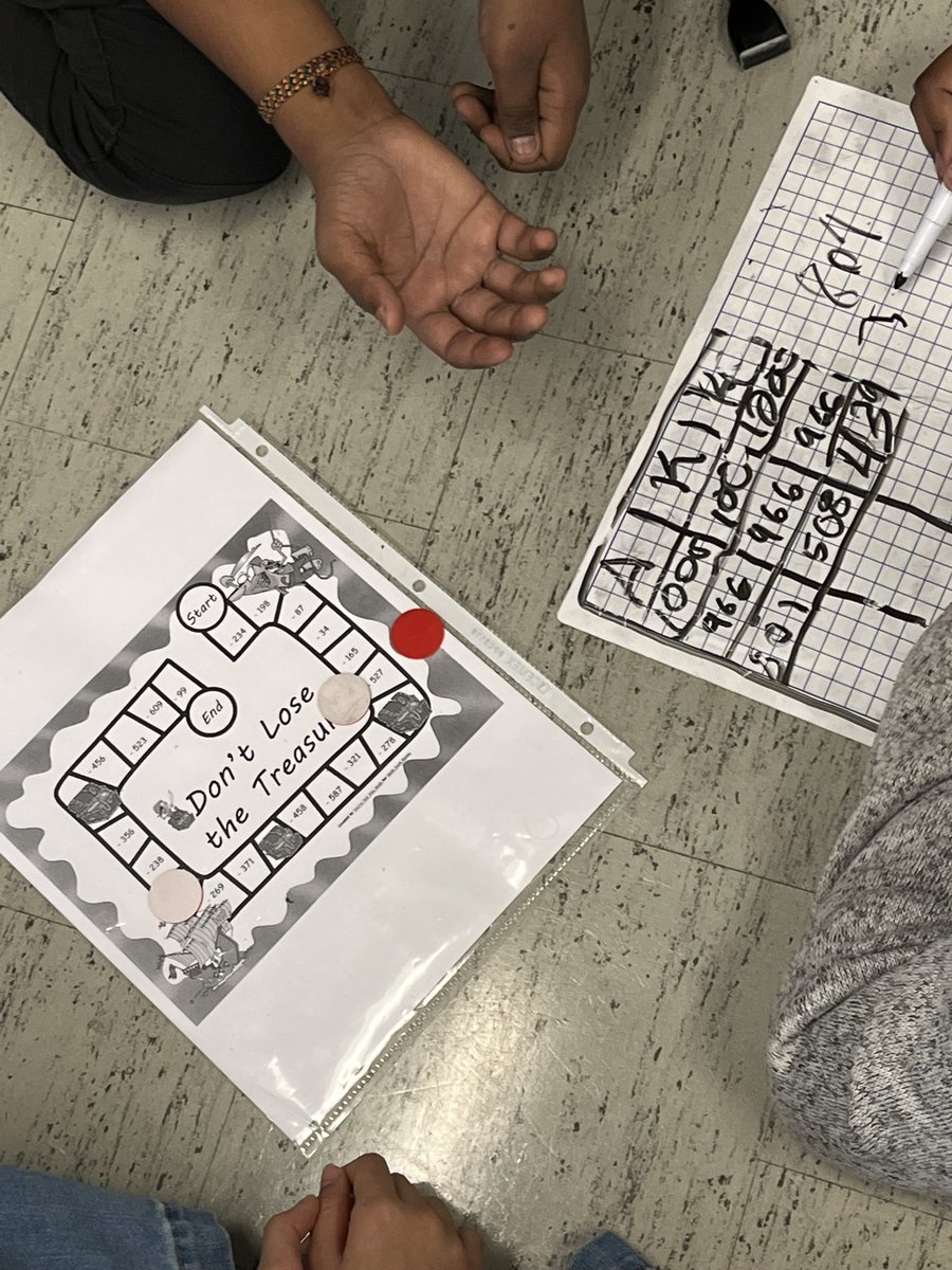 KhristineSomai's tweet image. Ss are using wipebooks to work collaboratively during math. Also, Ss are engaged in math games 🎲  #Wipebook #Kahoot