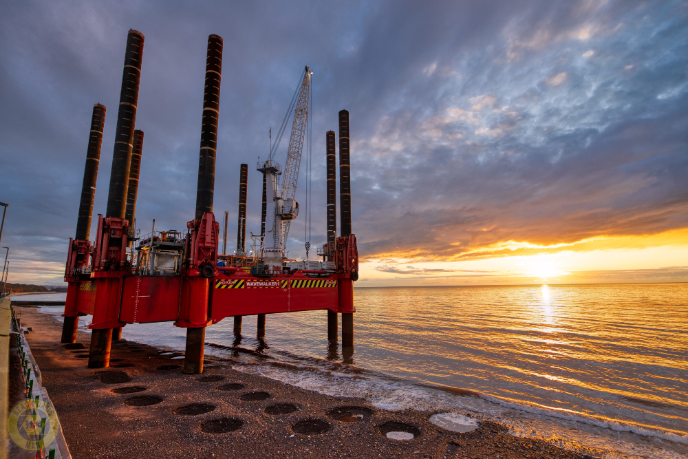 CoastCams247's tweet photo. Four years ago, the #WaveWalker arrived in #Dawlish to start the piling for phase two of the #DawlishSeaWall. It's an eight-legged, self-contained, walking jack-up platform that helped install the 16-metre piles along the 415-metre sea wall section, Phase 2. https://t.co/OEQKykklcO