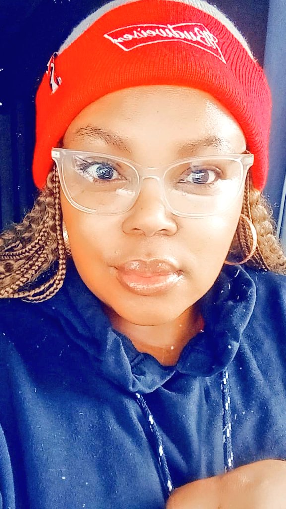 Leskorate's tweet photo. I weather yaseGoli idizzy ngathi ziMale Bestie zenu ezikwiFriendzone Nani but deep down they dream of smashing yo'l 🥴🙄🙄how can it be so confused ibeseSummer yet it's acting all Winterish mnxm #BHOD Molweni https://t.co/zUMsOHhWmb