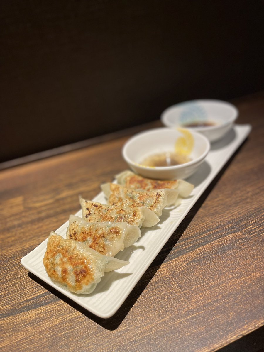 本日11/14(木)
夜の部も豚骨醤油らーめんございます。
夜は餃子や酒類もございます。
よろしければどうぞ^ ^
売り切れて完売してたらすみません。
