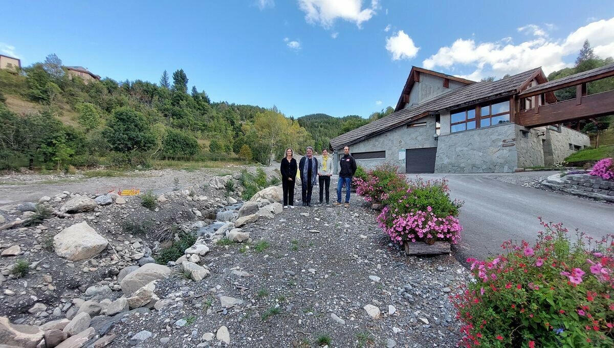 S'adapter au risque d'inondations… en altitude aussi. Reportage à Risoul (alt. 900m), 11 mois après une #crue torrentielle. ➡️ l.franceinter.fr/2B8

#Le710Inter