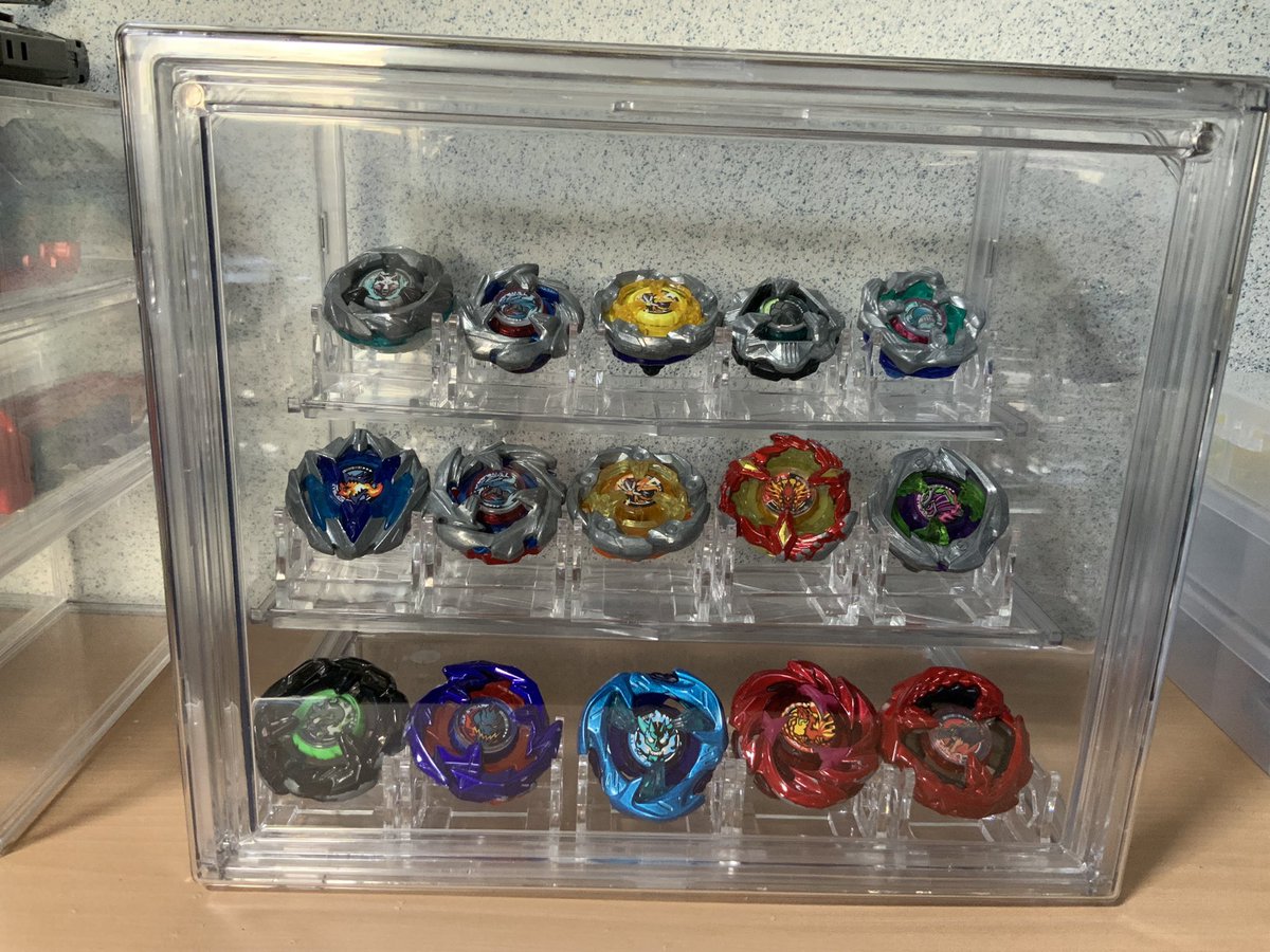 今噂のダイソーの透明コレクションケースとルアースタンドつかって