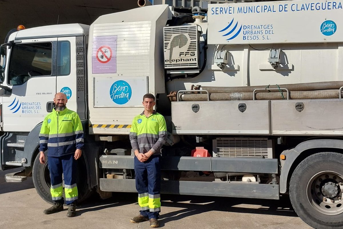 💪Els companys Jordi Carreras i José Ramírez  ja de camí cap al municipi valencià de Torrent, un dels afectats per la DANA, per donar suport en les tasques de neteja i gestió del clavegueram amb una furgoneta i un camió especialitzats i equipats amb materials i tecnologia. 
🧵1/2
