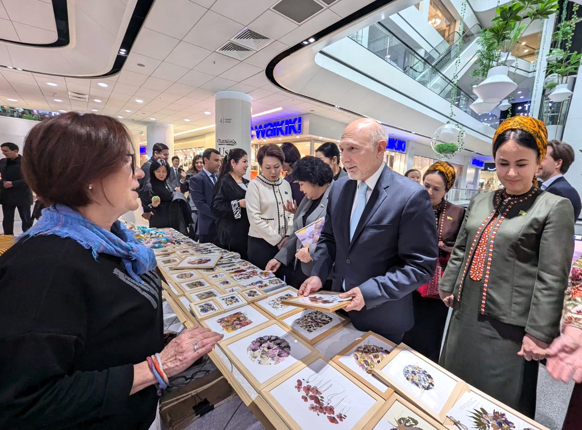 UNRCCA's tweet photo. #SRSG @kahaimnadze takes part in #CAWL's #Expo on "Women Innovators as Accelerators of Socio-Economic Development in #CentralAsia", under 🇰🇬Chairmanship in #Bishkek, which creates an inclusive space for #women innovators from 🇰🇿🇰🇬🇹🇯🇹🇲🇺🇿 to exchange ideas & drive #regional growth https://t.co/0qZirUpLOO