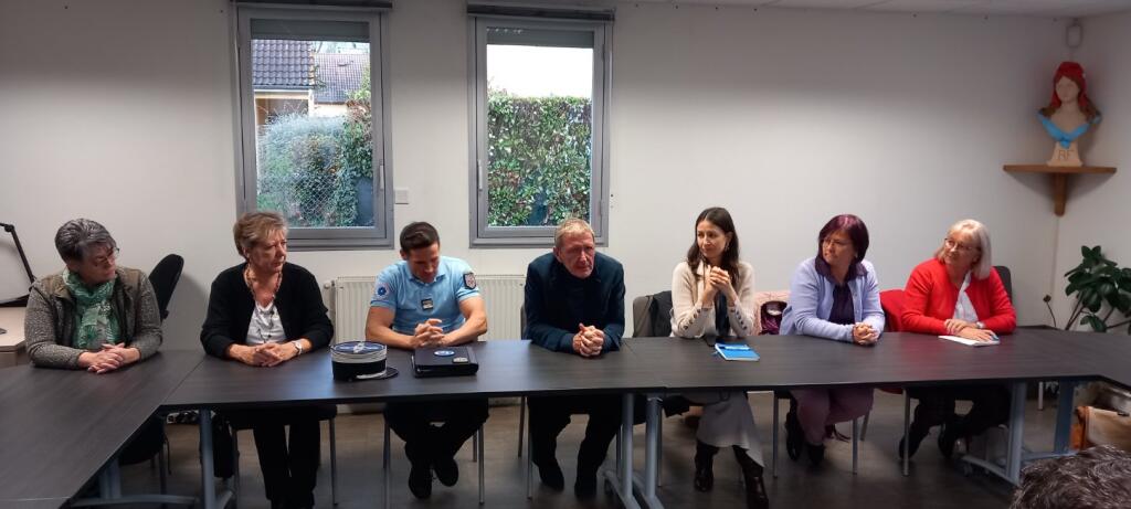 Prefet89's tweet image. 📢La participation citoyenne contribue à l'offre de sécurité en favorisant le dialogue entre la #gendarmerie et les habitants et développant une culture de la prévention. 💬