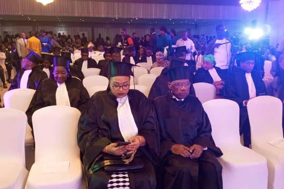 MoussaMaraMali's tweet photo. J'ai eu l'honneur d'avoir été distingué Docteur honoris causa par le Centre de Valorisation Professionnelle de Tunis CVPT en partenariat avec l'Institut de Recherche Appliquée I’ARPA. 

La cérémonie,  pendant laquelle des personnalités de près de 20 pays africains ont été honorées, a été organisée à Abidjan ce mercredi 13  novembre.

Cette distinction a été délivrée pour reconnaître mes réalisations socio-économiques des 20 dernières années mais également mes écrits et contributions intellectuelles sur les nombreuses thématiques en rapport avec les enjeux auxquels les pays africains font face.