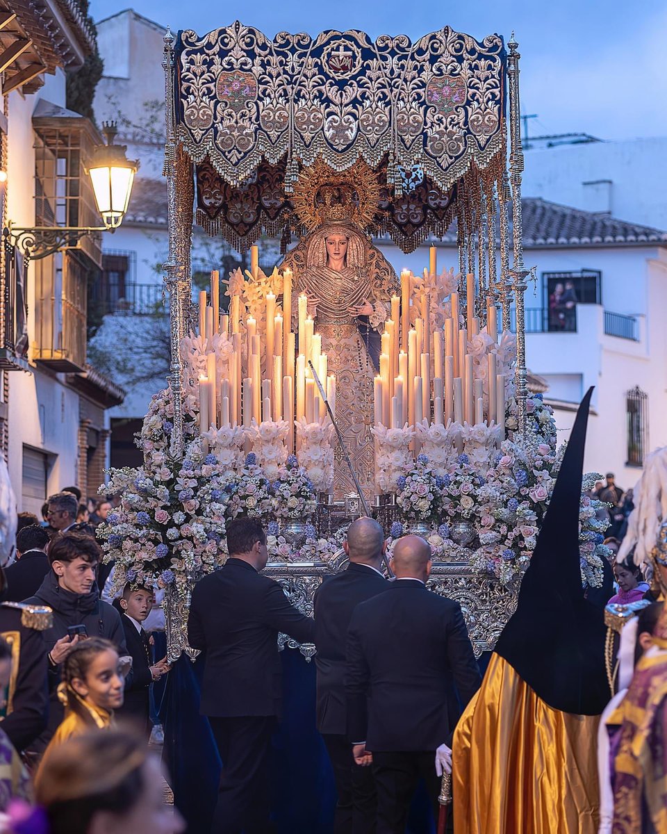 #JuevesDeEstrella | “Bendita sea tu pureza y eternamente lo sea, pues todo un Dios se recrea, en tan graciosa belleza.”

📸 José Castro Moreno ( <a href="/CapotedePasion/">Capote De Pasión</a> )