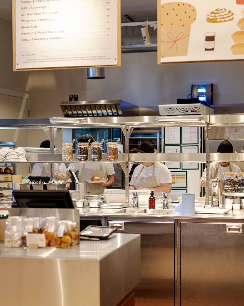 caterglobe's tweet image. GAIL’s Bakery has arrived on Solihull’s High Street! Stop by for spot-on flat whites, golden croissants, and the aroma of fresh coffee. Kudos to Caterglobe engineers for their seamless equipment setup! #GailsBakery #Solihull #NewOpening #FreshlyBaked