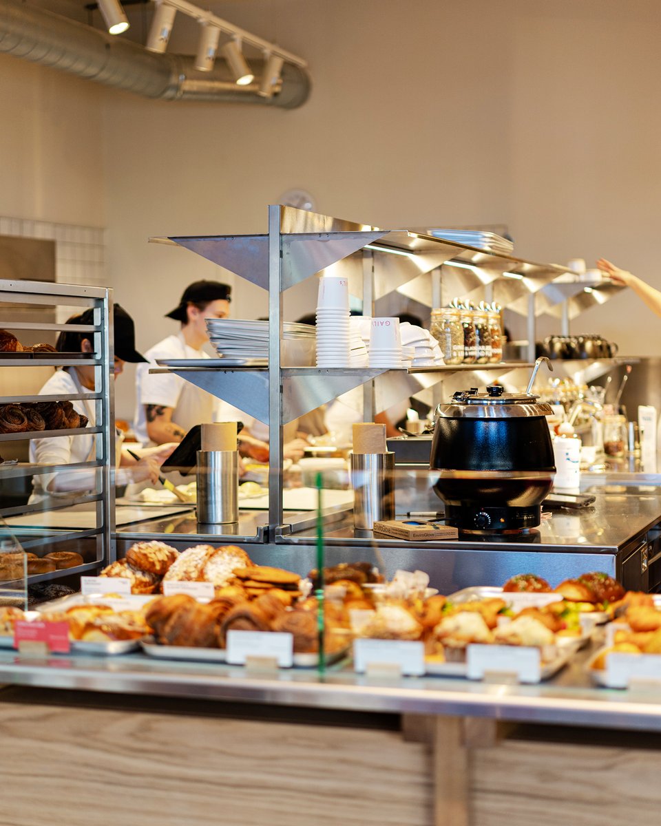 caterglobe's tweet image. GAIL’s Bakery has arrived on Solihull’s High Street! Stop by for spot-on flat whites, golden croissants, and the aroma of fresh coffee. Kudos to Caterglobe engineers for their seamless equipment setup! #GailsBakery #Solihull #NewOpening #FreshlyBaked