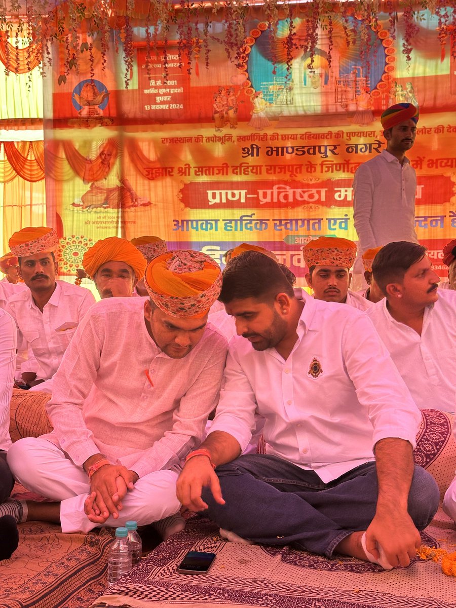 RavindraBhati__'s tweet photo. आज राजस्थान की तपोभूमि, स्वर्णगिरी की छाया दहियावटी की पुण्यधरा, जनपद जालोर की देवनगरी भाण्डवपुर नगरे जुंझार श्री सताजी दहिया राजपूत के जिर्णोद्धार मंदिर में भव्याविभव्य प्राण-प्रतिष्ठा महोत्सव में सम्मिलित हुआ। https://t.co/Kuc0mIxybj