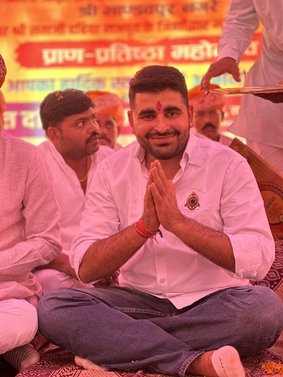 RavindraBhati__'s tweet photo. आज राजस्थान की तपोभूमि, स्वर्णगिरी की छाया दहियावटी की पुण्यधरा, जनपद जालोर की देवनगरी भाण्डवपुर नगरे जुंझार श्री सताजी दहिया राजपूत के जिर्णोद्धार मंदिर में भव्याविभव्य प्राण-प्रतिष्ठा महोत्सव में सम्मिलित हुआ। https://t.co/Kuc0mIxybj