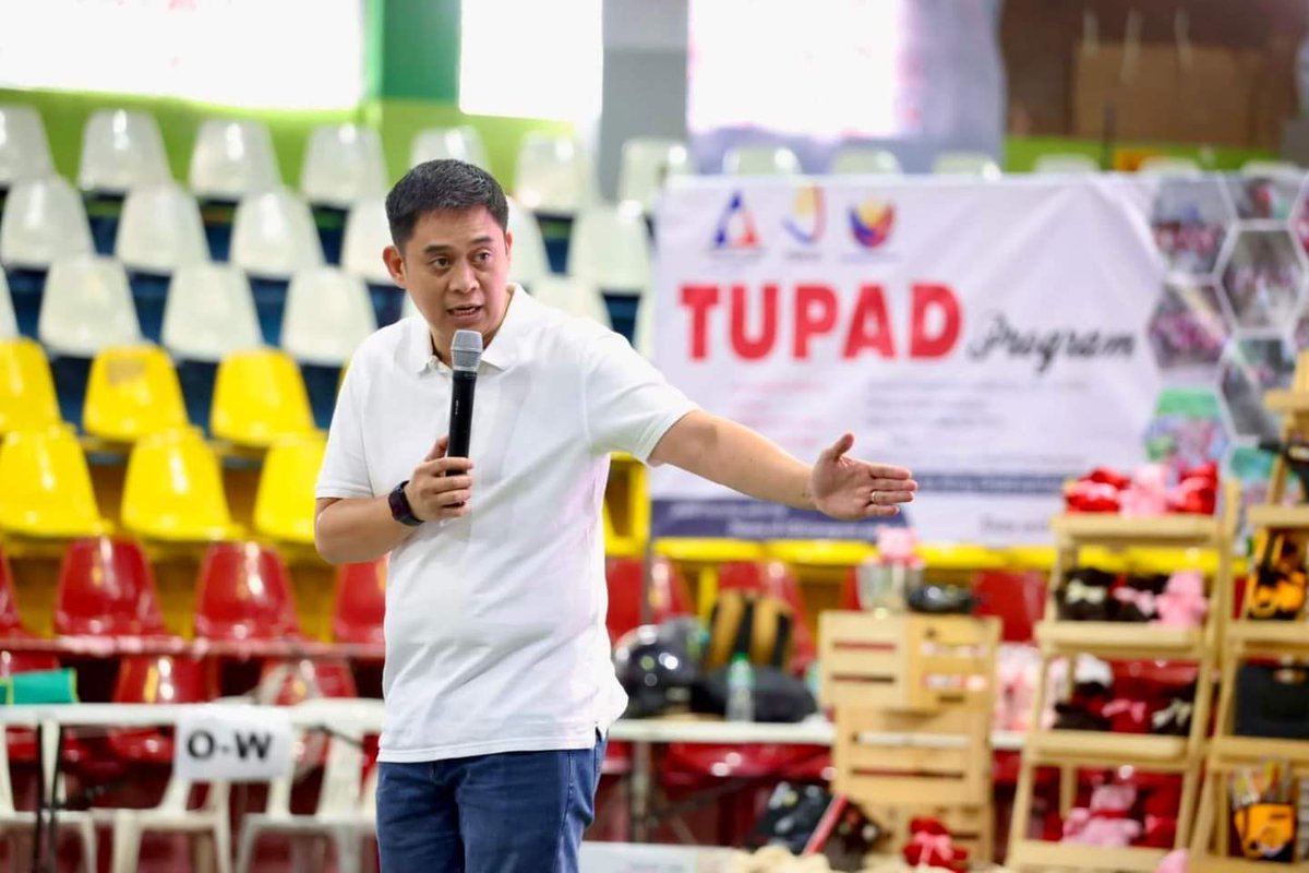 IloveTaguig1's tweet photo. 100% ang support ng Team TLC para sa TUPAD program ng DOLE na hatid ay hanap-buhay at oportunidad para sa Taguigeno!
Ito ay naging posible sa pamamagitan ng ating minamahal na Cong. Ading Cruz, Jr!!
#TUPADOrientation
#iLoveTaguig
#TransformativeLivelyCaringCity
#TeamTLC https://t.co/0XEOaKN7vO