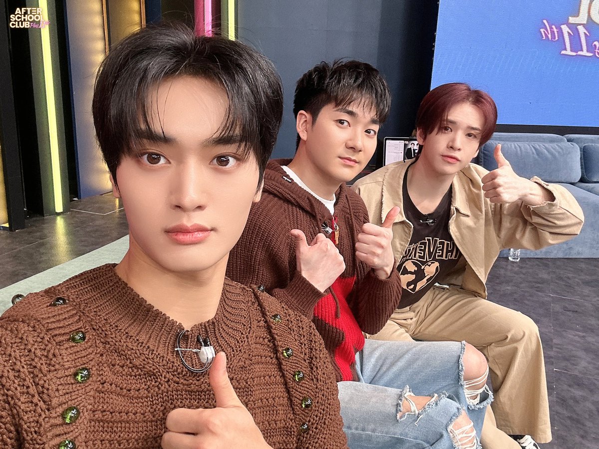 [PICS] 241112

Foto postada na conta do After School Club com Allen, Taeyoung e Aaron

#CRAVITY #크래비티
#ALLEN #TAEYOUNG
<a href="/CRAVITY_twt/">CRAVITY</a> <a href="/CRAVITYstarship/">CRAVITY OFFICIAL</a> <a href="/KwakAaronBR/">Kwak Aaron Brasil 🤠🐶</a>