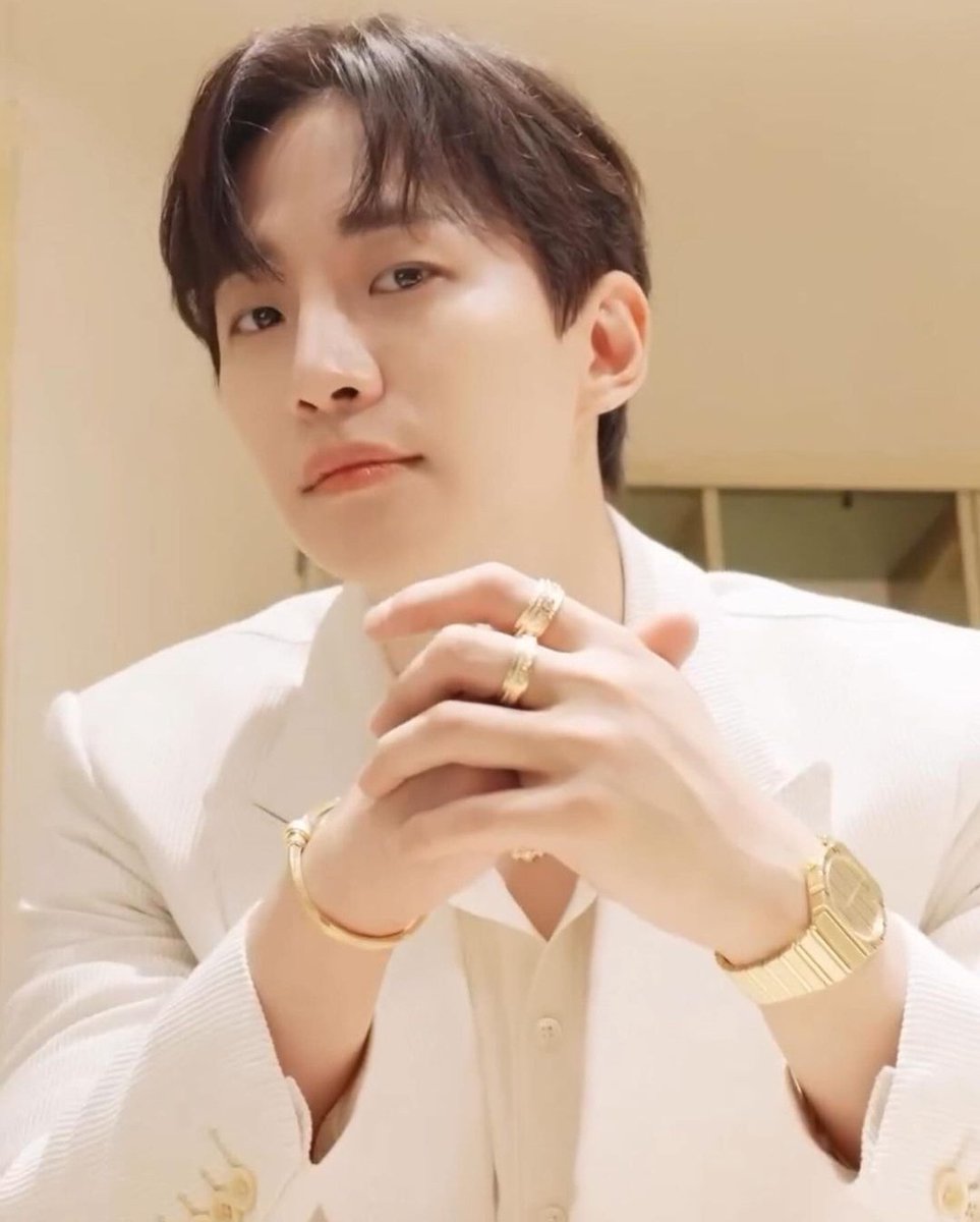 ttang0125's tweet photo. 피아제 카톡!😄
#gphg #gphg2024 #piaget #piagetpolo79 #fgpsa #fgpswissandalps #forbesglobalproperties
#이준호 #LEEJUNHO https://t.co/RWLqjTrBU0
